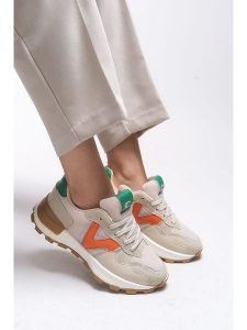 Trendyol Sneakersy w kolorze beżowym rozmiar: 38. Brązowe trampki Trendyol, bez wzorów, bez zapięcia. Za 138,45 zł.