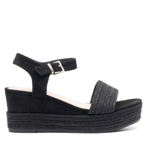Sandały Jenny Fairy. Czarne sandały Jenny Fairy, bez wzorów, bez obcasa, na koturnie, bez zapięcia. Za 139,99 zł.
