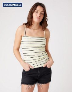 DAMSKI TOP WRANGLER SPAGHETTI STRAP WAX YELLOW W7R8DGX9B 112132108. Żółte topy Wrangler, s, bez wzorów, bez kołnierzyka, bez ramiączek. Za 69,99 zł.