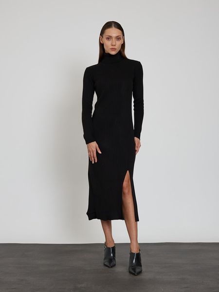 BGN Sukienka w kolorze czarnym rozmiar: 36. Czarne sukienki BGN, bez wzorów, prążkowane, bez kołnierzyka, bez ramiączek, maxi. Za 170,07 zł.