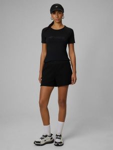 4F Spodenki dresowe damskie - czarne S. Czarne szorty 4f, bez wzorów, z dresówki. Za 129,99 zł.