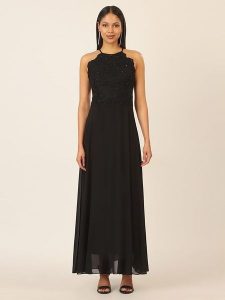 APART Sukienka w kolorze czarnym rozmiar: 40. Czarne sukienki Apart, bez wzorów, z koronki, bez kołnierzyka, bez ramiączek, maxi. Za 324,26 zł.