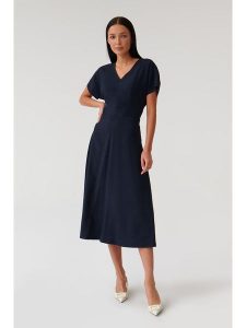 TATUUM Sukienka w kolorze granatowym rozmiar: 34. Niebieskie sukienki Tatuum, bez wzorów, bez kołnierzyka, bez ramiączek, maxi. Za 92,42 zł.