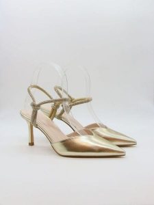 Bellucci Czółenka w kolorze złotym z paskiem rozmiar: 40. Żółte czółenka Bellucci, bez wzorów, bez obcasa, na szpilce, bez zapięcia. Za 117,99 zł.