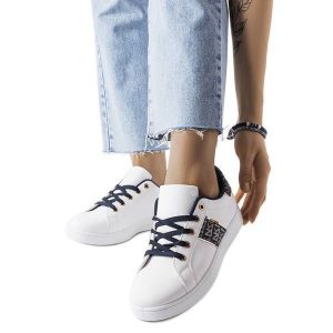 Inna Białe sneakersy ze zdobioną cholewką Sauriol. Białe trampki z aplikacjami, bez zapięcia. Za 96,55 zł.