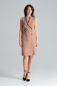Elegancka żakietowa sukienka z kopertowym dekoltem bezowa. Brązowe sukienki Sukienki.shop, do pracy, l, bez wzorów, biznesowe, bez kołnierzyka, bez ramiączek, midi, kopertowe. Za 239,00 zł.