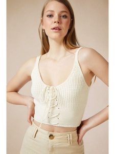 Trendyol Top dzianinowy w kolorze kremowym rozmiar: S/M. Brązowe topy Trendyol, m, bez wzorów, z dzianiny, bez kołnierzyka, bez ramiączek. Za 55,95 zł.