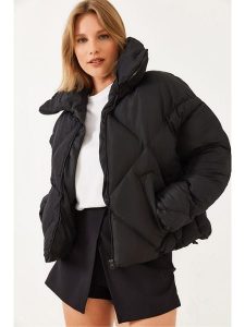 Bianco Lucci Kurtka zimowa w kolorze czarnym rozmiar: 40. Czarne kurtki Bianco Lucci, na zimę, bez wzorów, z puchu, bez kaptura. Za 121,99 zł.