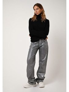 AUTHENTIC CASHMERE Kaszmirowy golf "Suzie" w kolorze czarnym rozmiar: XL. Czarne golfy AUTHENTIC CASHMERE, bez wzorów, z kaszmiru. Za 298,67 zł.