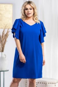 Sukienka elegancka z ozdobnymi rękawami ELIANA chabrowa. Niebieskie sukienki KARKO, na imprezę, na lato, s, bez wzorów, z elastanu, eleganckie, bez kołnierzyka, bez ramiączek, midi, kopertowe. Za 89,50 zł.