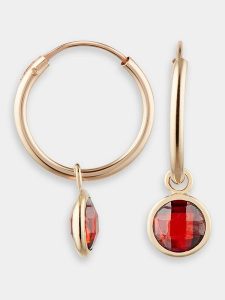 L instant d Or Złote kolczyki-kreole z cyrkoniami rozmiar: onesize. Czerwone kolczyki L instant d Or, z cyrkonią, złote. Za 372,47 zł.