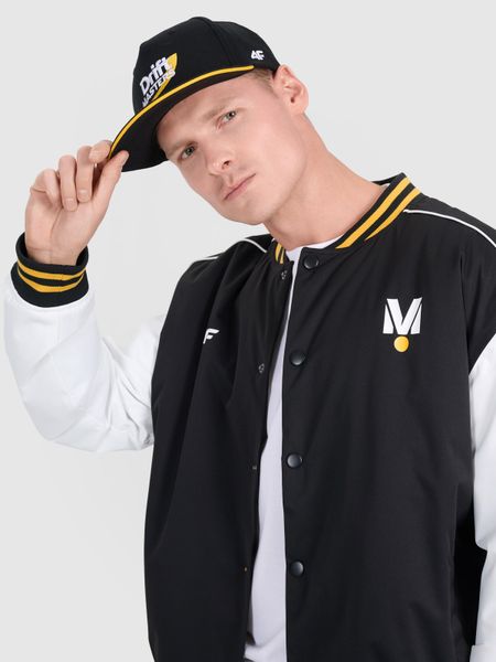 4F Czapka z daszkiem trucker snapback 4F x Drift Masters - czarna L/XL. Czarne czapki 4f, bez wzorów, z bawełny, eleganckie. Za 129,99 zł.