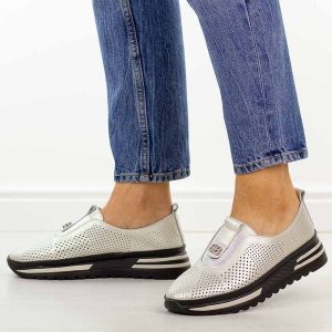 Złote ażurowe skórzane półbuty damskie S.Barski 7092. Żółte półbuty S.BARSKI, na jesień, w ażurowe wzory, z jeansu, z okrągłym noskiem, bez obcasa, na płaskiej podeszwie, bez zapięcia. Za 249,00 zł.