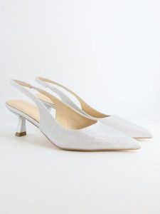 Bellucci Czółenka w kolorze srebrnym rozmiar: 39. Szare czółenka Bellucci, bez wzorów, bez obcasa, bez zapięcia. Za 117,99 zł.