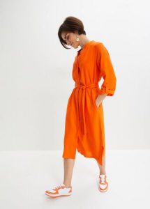 Sukienka z kieszeniami, z mieszanki wiskozy z lnem. Czarne sukienki bonprix, bez wzorów, z wiskozy, bez kołnierzyka, bez ramiączek. Za 239,99 zł.