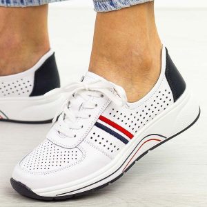 Białe ażurowe skórzane półbuty damskie S.Barski 097. Białe półbuty S.BARSKI, na lato, w ażurowe wzory, ze skóry, bez obcasa, bez zapięcia. Za 269,00 zł.