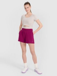 4F Spodenki dresowe damskie - fioletowe XS. Fioletowe szorty 4f, bez wzorów, z bawełny, sportowe. W wyprzedaży za 49,99 zł.