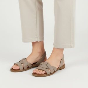 Sandały damskie Armodo, cholewka skóra naturalna pasek zakładany płaska podeszwa odkryte palce casualowy fason, szare, 40476. Szare sandały Armodo, bez wzorów, ze skóry, bez obcasa, na płaskiej podeszwie, bez zapięcia. Za 309,00 zł.