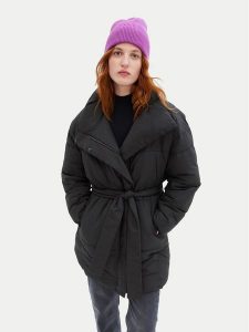 Gap Kurtka zimowa 451444 Czarny Oversize. Czarne kurtki GAP, na zimę, s, bez wzorów, z syntetyku, bez kaptura. Za 489,99 zł.
