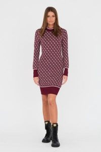 GUESS Bordowa damska sukienka, Rozmiar S. Czerwone sukienki Guess, na co dzień, s, z aplikacjami, bez kołnierzyka, bez ramiączek. W wyprzedaży za 489,99 zł.