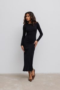 Dopasowana sukienka maxi z napami w kolorze TOTALLY BLACK- MENSA-L. Czarne sukienki Marsala, l, bez wzorów, z bawełny, eleganckie, bez kołnierzyka, bez ramiączek, maxi, dopasowane. Za 319,90 zł.