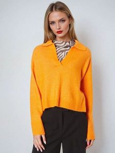 Monki Sweter w kolorze pomarańczowym rozmiar: M. Pomarańczowe swetry oversize Monki, m, bez wzorów, bez ramiączek. Za 83,62 zł.