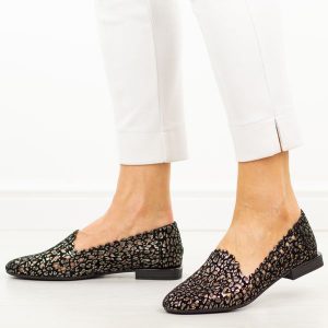 Czarne skórzane ażurowe półbuty damskie Filippo Dp7710/26. Czarne półbuty Filippo, na lato, w ażurowe wzory, z jeansu, z okrągłym noskiem, bez obcasa, na płaskiej podeszwie, bez zapięcia. Za 219,00 zł.