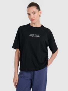 4F T-shirt oversize z nadrukiem damski - czarny XS. Czarne t-shirty 4f, xs, bez wzorów, z bawełny, bez kołnierzyka, bez ramiączek. Za 69,99 zł.