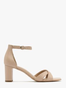 Beżowe sandały na oblekanym obcasie. Brązowe sandały Ryłko, bez wzorów, z gumy, bez obcasa, na obcasie, bez zapięcia. W wyprzedaży za 249,99 zł.