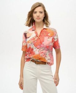 Superdry Koszula Beach Resort z wiskozy – Kam Coral. Brązowe koszule Superdry, bez wzorów, z materiału, bez kołnierzyka, bez ramiączek. Za 215,10 zł.