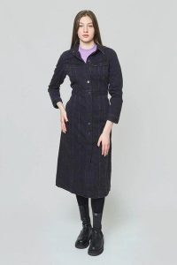 LEE LONGSLEEVE DRESS DAMSKA SUKIENKA JEANSOWA BLACK DUNS L50LNECY 112140198. Czarne sukienki Lee, l, bez wzorów, z jeansu, bez kołnierzyka, bez ramiączek. Za 239,99 zł.