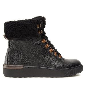 Trzewiki Go Soft. Czarne botki Go Soft, bez wzorów, bez obcasa, na płaskiej podeszwie, bez zapięcia. Za 199,99 zł.