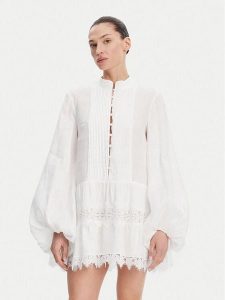 Bardot Sukienka letnia Antonia Lace Trim 59849DB Biały Relaxed Fit. Białe sukienki Bardot, na lato, bez wzorów, ze lnu, bez kołnierzyka, bez ramiączek. Za 539,99 zł.