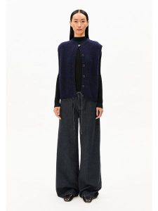 Armedangels Dżinsy ''Astraeaas'' - Comfort fit - w kolorze czarnym rozmiar: W30/L30. Czarne jeansy ARMEDANGELS, z aplikacjami, ze skóry. Za 301,45 zł.