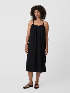 Les Lunes Sukienka "Maviee" w kolorze czarnym rozmiar: M. Czarne sukienki Les Lunes, m, bez wzorów, z lyocellu, bez kołnierzyka, bez ramiączek, midi. Za 165,99 zł.