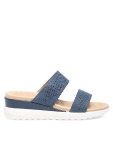 Clara Barson Klapki WYL05010-12 Granatowy. Niebieskie klapki Clara Barson, bez wzorów, z syntetyku, bez obcasa. Za 44,99 zł.