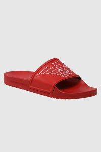 EMPORIO ARMANI Klapki czerwone z logo. Czerwone klapki Emporio Armani, bez wzorów, bez obcasa. W wyprzedaży za 221,99 zł.