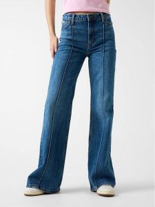 Guess Jeans Jeansy 180784 Niebieski Flared Fit. Niebieskie jeansy Guess Jeans, z aplikacjami, z jeansu. Za 439,00 zł.