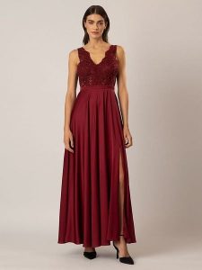 APART Sukienka w kolorze bordowym rozmiar: 40. Czerwone sukienki Apart, bez wzorów, z koronki, bez kołnierzyka, bez ramiączek, maxi. Za 184,89 zł.