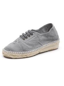 Natural world Sneakersy w kolorze szarym rozmiar: 35. Szare trampki Natural World, bez wzorów, bez zapięcia. Za 130,99 zł.