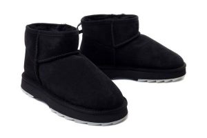 EMU AUSTRALIA W12548 SHARKY MICRO black, botki damskie. Czarne botki EMU Australia, na zimę, bez wzorów, z gumy, bez obcasa, bez zapięcia. Za 559,92 zł.