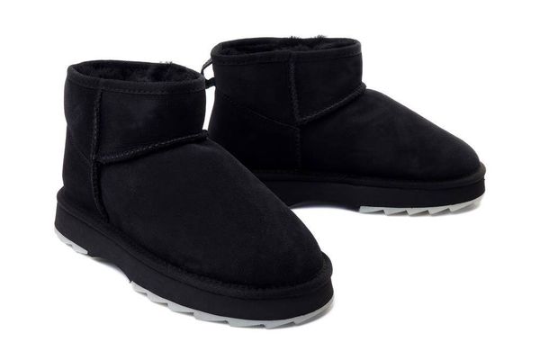 EMU AUSTRALIA W12548 SHARKY MICRO black, botki damskie. Czarne botki EMU Australia, na zimę, bez wzorów, z gumy, bez obcasa, bez zapięcia. Za 552,92 zł.