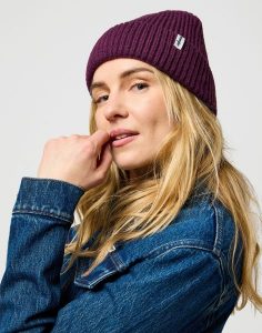 DAMSKA CZAPKA WRANGLER RIB BEANIE ITALIAN PLUM 112372398. Czapki Wrangler, bez wzorów. Za 89,99 zł.