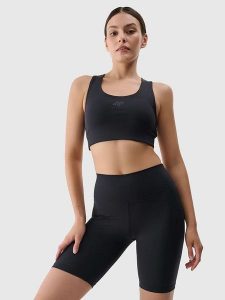 4F Szorty sportowe w kolorze czarnym rozmiar: S. Czarne spodenki sportowe 4f, s, bez wzorów, z materiału, outdoorowe. Za 74,63 zł.