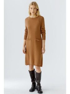Oui Dzianinowa sukienka w kolorze karmelowym rozmiar: 42. Brązowe sukienki Oui, na co dzień, bez wzorów, z dzianiny, bez kołnierzyka, bez ramiączek, midi, proste. Za 440,28 zł.