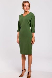 Sukienka ołówkowa zbluzowana góra i dekolt V zielona. Zielone sukienki Sukienki.shop, do pracy, xxl, bez wzorów, biznesowe, bez kołnierzyka, bez ramiączek, ołówkowe. Za 229,00 zł.