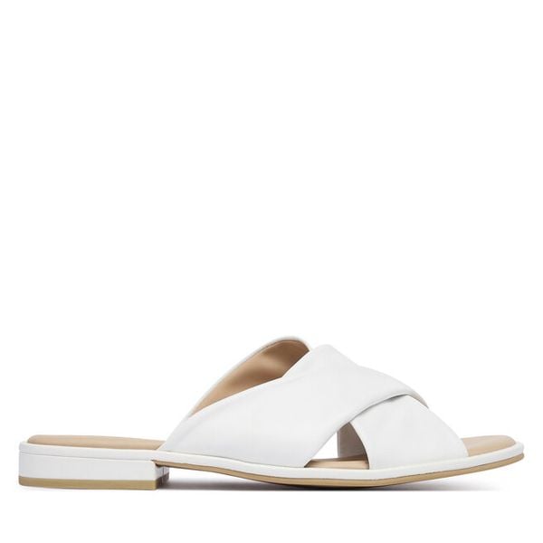 Klapki Caprice. Białe klapki Caprice, bez wzorów, bez obcasa. Za 299,99 zł.