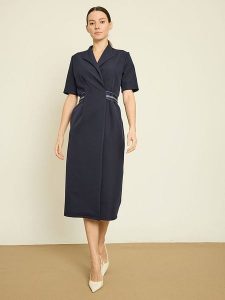 BGN Sukienka w kolorze granatowym rozmiar: 38. Niebieskie sukienki BGN, bez wzorów, z tkaniny, bez kołnierzyka, bez ramiączek, midi. Za 138,95 zł.