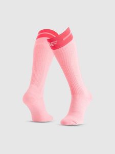 4F Skarpety narciarskie damskie - różowe 35-38. Czerwone skarpetki 4f, bez wzorów, prążkowane. Za 79,99 zł.