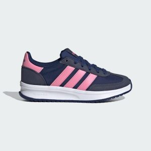 Buty Run 70s 2.0. Czerwone buty trekkingowe ADIDAS, z materiału, bez zapięcia. W wyprzedaży za 209,45 zł.